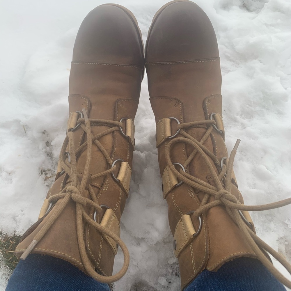 Sorel Joan of Arctic wedge boot, size 8